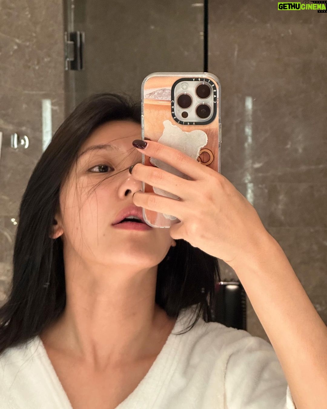 Choi Soo-young Instagram - 붙였다 잘랐다 썼다가 묶었다가 💈💇🏻♀️