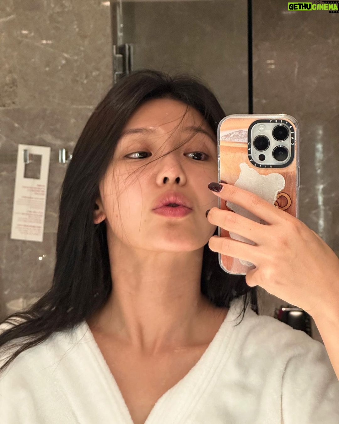 Choi Soo-young Instagram - 붙였다 잘랐다 썼다가 묶었다가 💈💇🏻♀️
