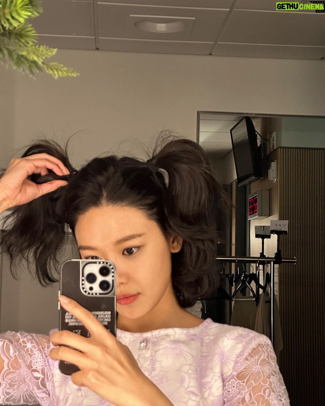 Choi Soo-young Instagram - 붙였다 잘랐다 썼다가 묶었다가 💈💇🏻♀️