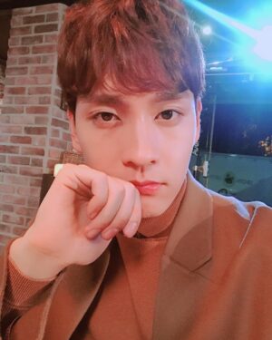 Choi Tae-joon Instagram - 가을남자인척
