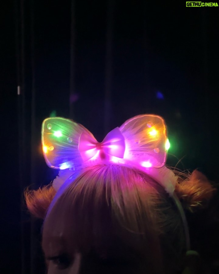Choi Ye-na Instagram - 2024 HAPPY NEW YEAR PARTY💗🙇♀️