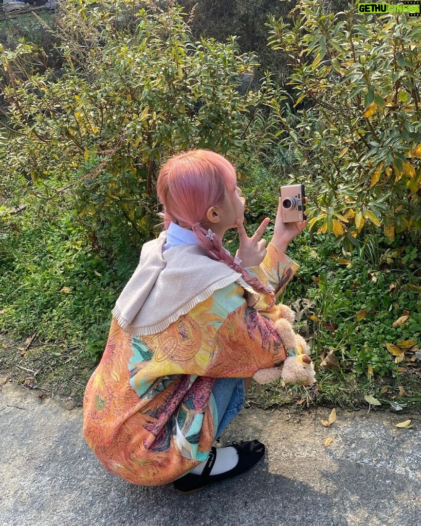 Choi Ye-na Instagram - 2024 SEASON'S GREETINGS🌻