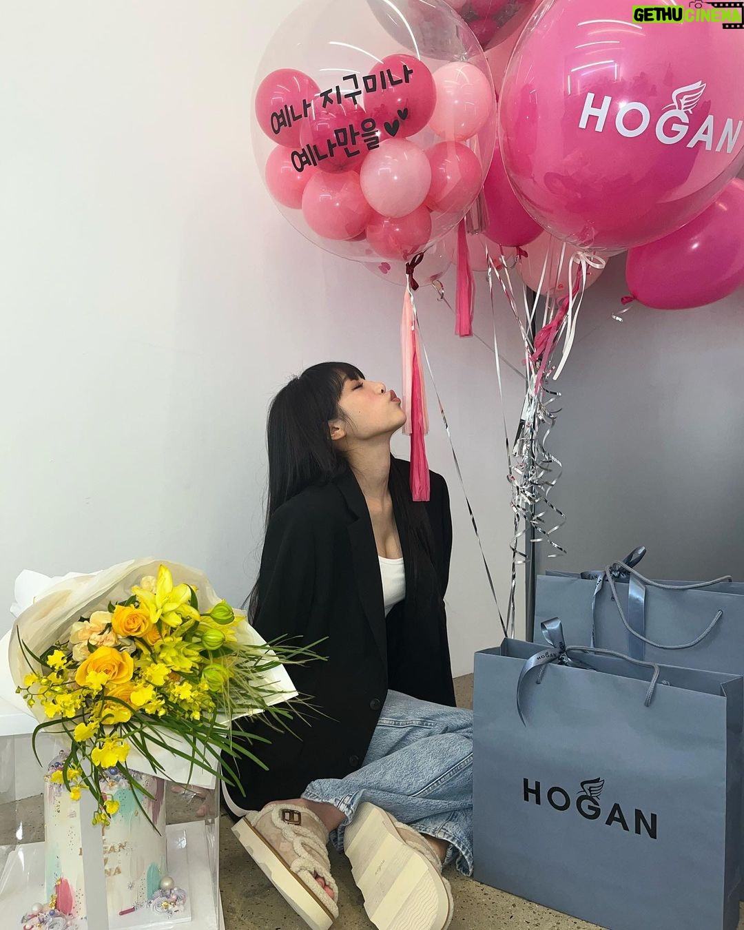 Choi Ye-na Instagram - 🫰 @hoganbrand @ymagazine_official