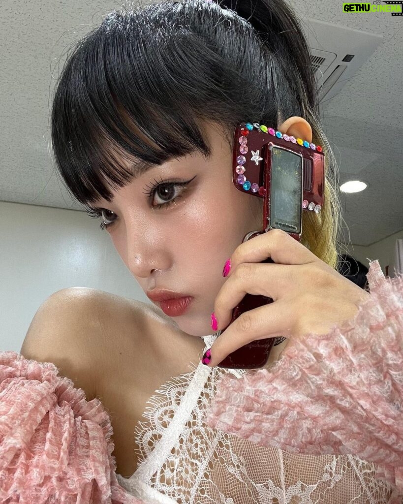Choi Ye-na Instagram - 오늘의 SMARTPHONE 📱 가.로.본.능☎️💖💓💝💟