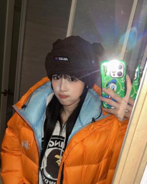 Choi Ye-na Instagram - 🐻🤎🛩️
