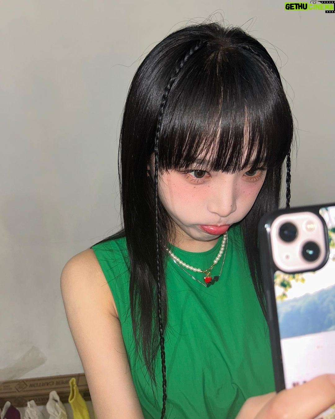Choi Ye-na Instagram - ๐๐๐โฆโ Season's Greetings๐