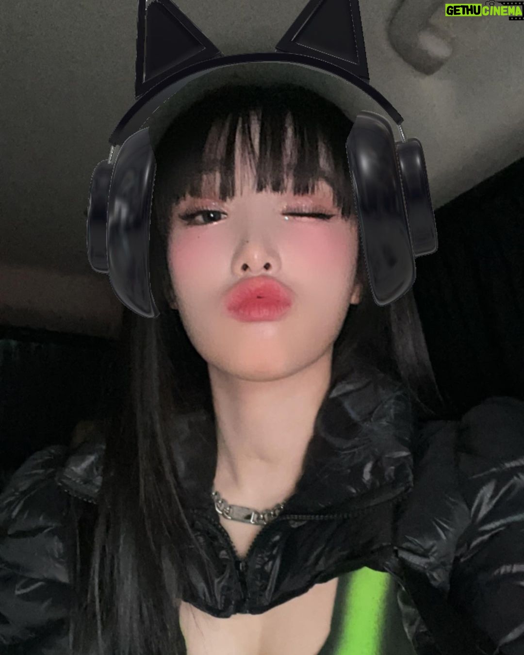 Choi Ye-na Instagram - 대학 축제 좋아💚 늘 새로워 짜릿해😎