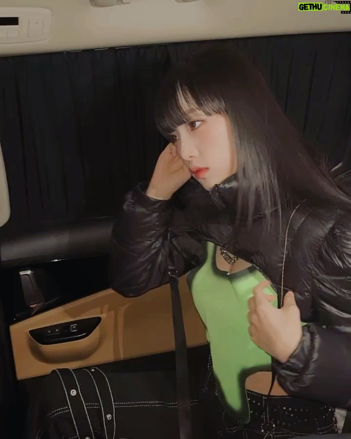 Choi Ye-na Instagram - 대학 축제 좋아💚 늘 새로워 짜릿해😎