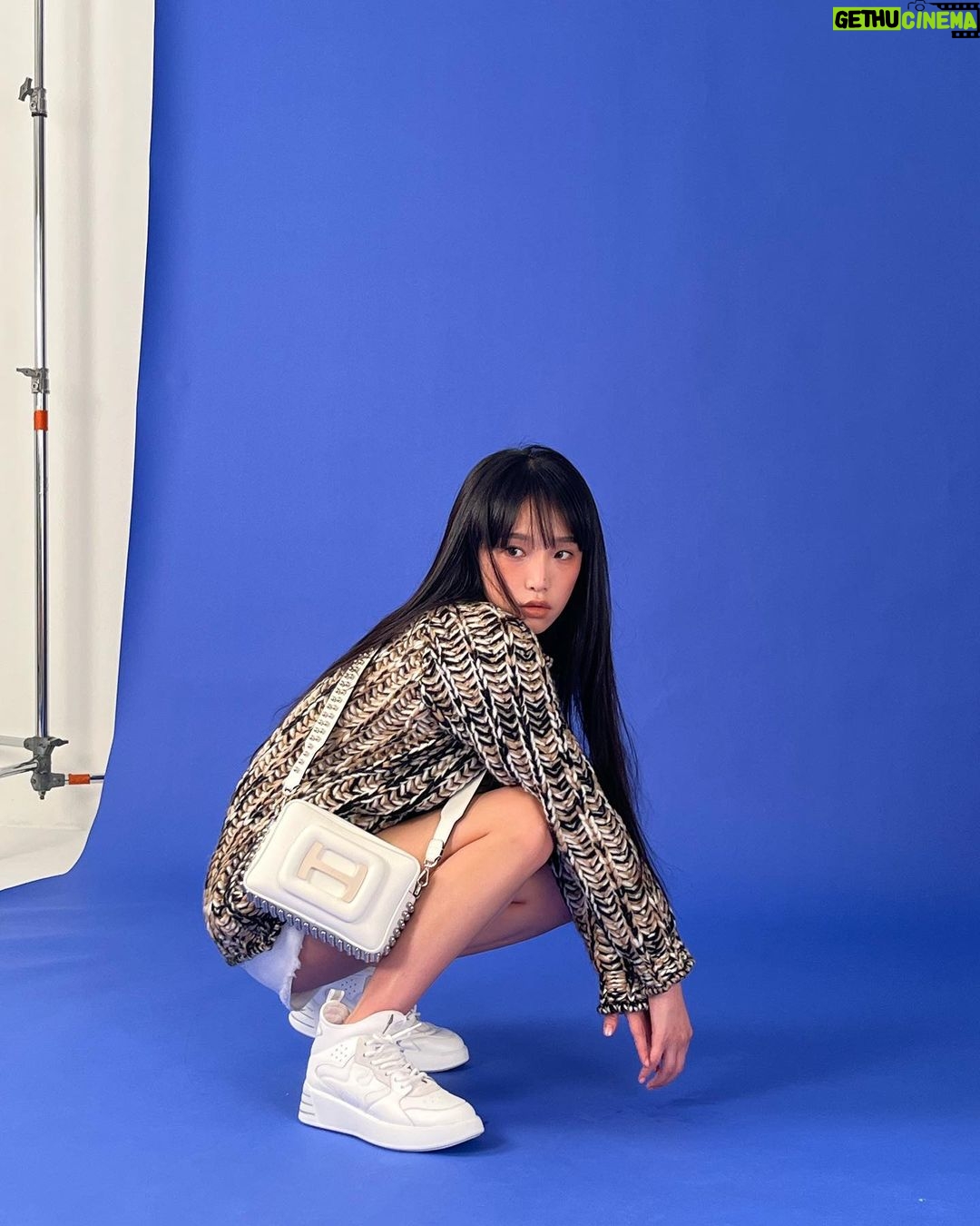 Choi Ye-na Instagram - 🫰 @hoganbrand @ymagazine_official