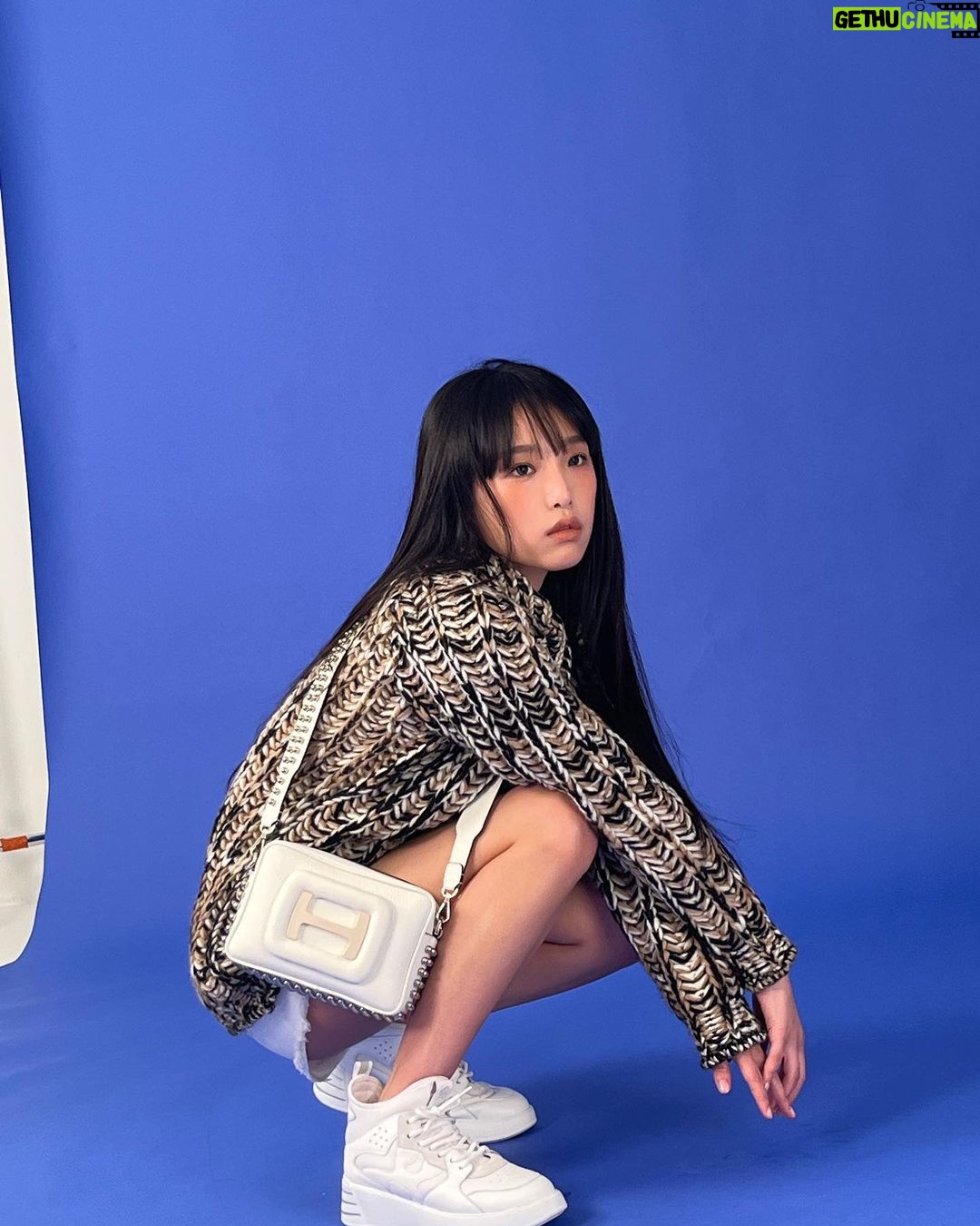 Choi Ye-na Instagram - 🫰 @hoganbrand @ymagazine_official