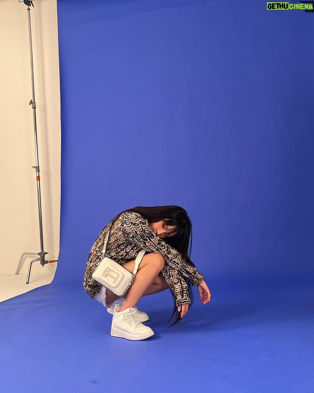 Choi Ye-na Instagram - 🫰 @hoganbrand @ymagazine_official
