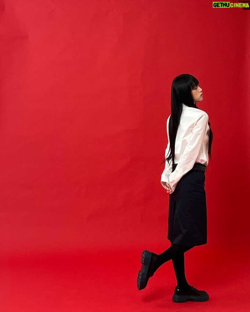 Choi Ye-na Instagram - 🫰 @hoganbrand @ymagazine_official