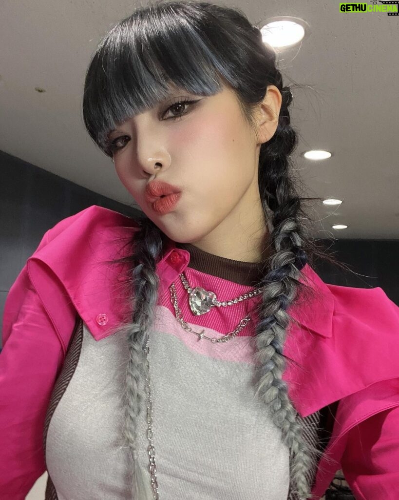 Choi Ye-na Instagram - 스.마.트.폰 📱 활동끝!👏🏻👏🏻👏🏻