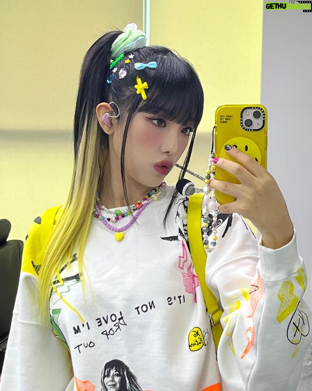 Choi Ye-na Instagram - 스.마.트.폰 📱 활동끝!👏🏻👏🏻👏🏻