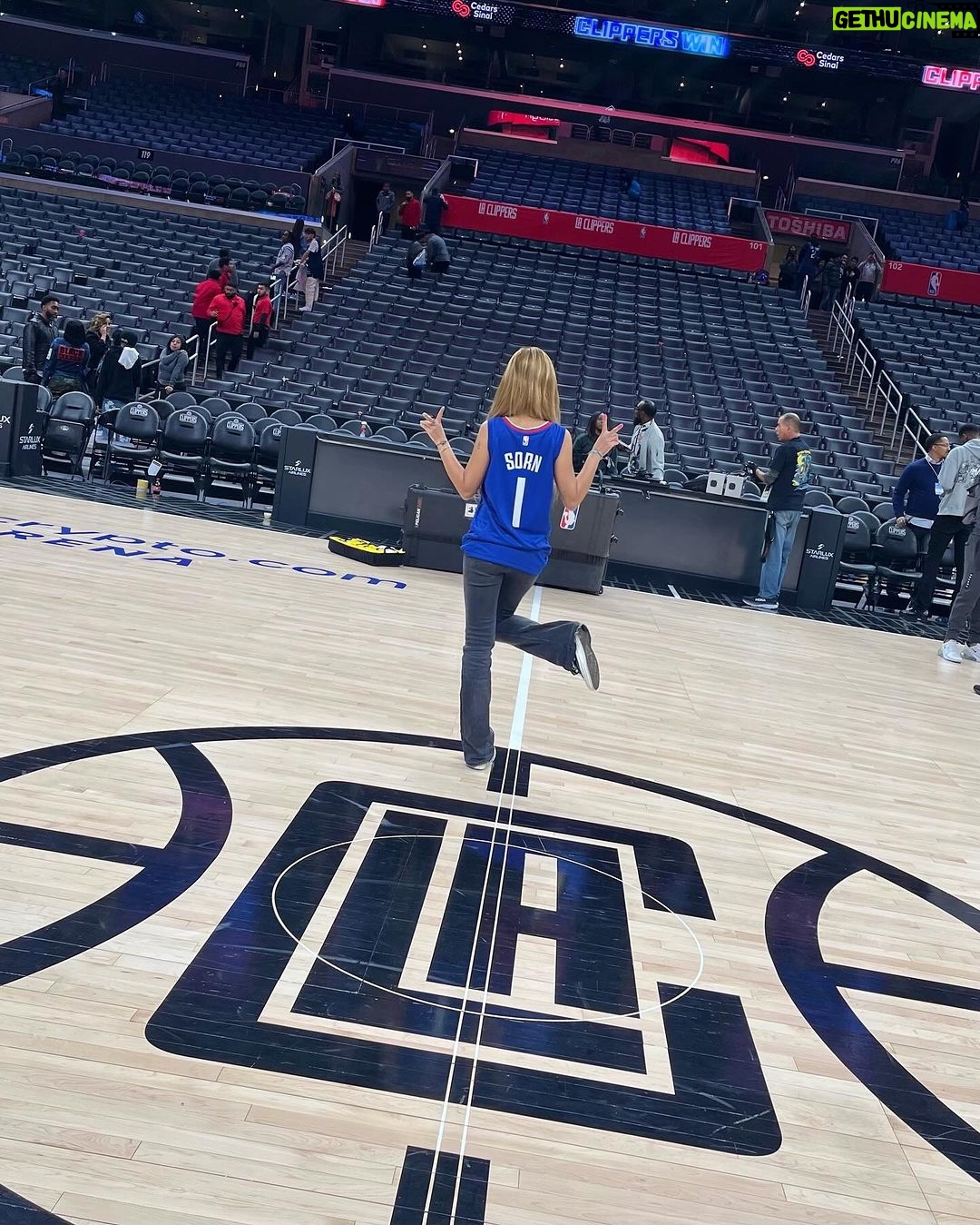 Chonnasorn Sajakul Instagram - Gonna go back home and start practicing my jump shot 🏀 Crypto.com Arena