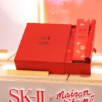 Chonnasorn Sajakul Instagram - Thank you to the iconic Limited Edition SK-II x Maison Kitsune Facial Treatment Essence for keeping my skin glowy and recharged at all times. This limited edition gift set is the perfect gift to treat yourself and loved ones this holiday season 🎁 #SKIIxMaisonKitsune #SKIIXmas #SKIILimitedEdition #ChargeUpYourBeauty #SKIIPartner Singapore