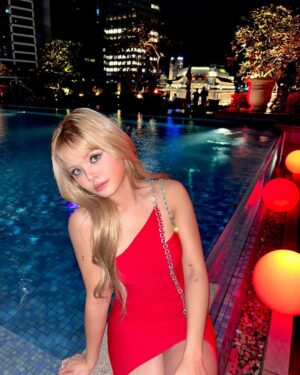 Chonnasorn Sajakul Instagram - Thank you @revolve for reuniting me with my besties from all around the world 💋 #revolvearoundtheworld
