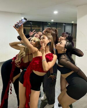 Chonnasorn Sajakul Instagram - Thank you so much to everyone who came to support my stage at @we.the.fest can’t believe how many of you showed up! My heart is full seeing all of your faces in the crowd 💖 Jakarta you are amazing, I’m so happy I was able to perform for you all (even after losing my voice the day before) 🫠 aku cinta kamu 🇮🇩 what made the night even more special is being able to share the stage with @seung_monkey to throwback to our CLC days and perform our unreleased single together 🥹HUGE thank you to @denisejvlia as well, you killed it 🦋

There’s so much more to come this year guys, I can’t thank you enough for the endless support and love. This is all possible thanks to YOUUUUU 🤍

행복한 추억 만들어줘서 고마워요 자카르타♥️ 다음에 또 만나요👋🏽