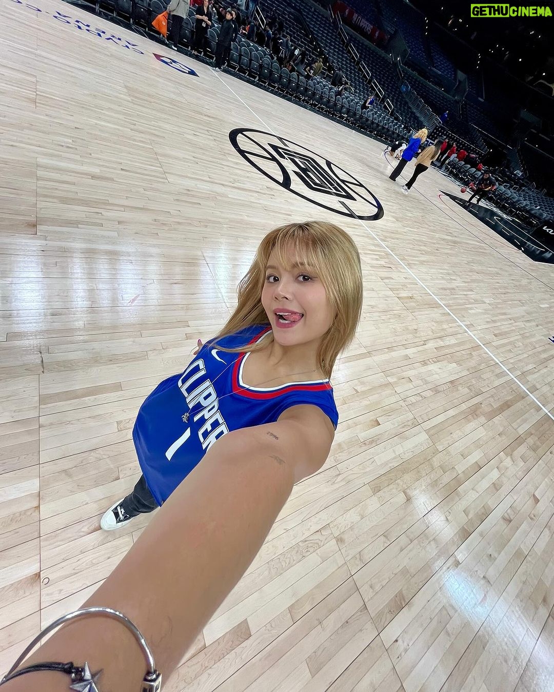 Chonnasorn Sajakul Instagram - Gonna go back home and start practicing my jump shot 🏀 Crypto.com Arena