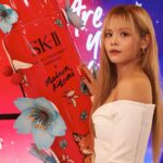 Chonnasorn Sajakul Instagram - Thank you to the iconic Limited Edition SK-II x Maison Kitsune Facial Treatment Essence for keeping my skin glowy and recharged at all times. This limited edition gift set is the perfect gift to treat yourself and loved ones this holiday season 🎁 #SKIIxMaisonKitsune #SKIIXmas #SKIILimitedEdition #ChargeUpYourBeauty #SKIIPartner Singapore