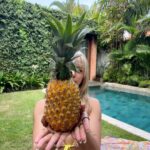 Chonnasorn Sajakul Instagram – Thanks for the pineapple 🍍 The only problem is… I don’t think I know how to cut open this 😂 Bali, Indonesia