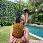 Chonnasorn Sajakul Instagram - Thanks for the pineapple 🍍 The only problem is… I don’t think I know how to cut open this 😂 Bali, Indonesia