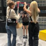 Chonnasorn Sajakul Instagram - We are so proud of you Lalisa! เพื่อนเก่ง เพื่อนสวย เพื่อนปังเวอร์ เป็นกำลังใจให้เสมอนะ พวกเราทำพวงมาลัยมาให้ขำๆ นะเเม่ โชคดีงับ 💖 Good luck with your world tour and enjoy every step of it ✨