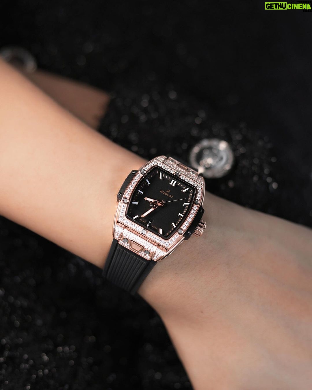 Chonnasorn Sajakul Instagram - Incorporating the Spirit of Big Bang King Gold Pavé to my daily fashion, you guys know my love for golden accessories that complements well with my skin tone ✨ #Hublot #SpiritOfBigBang @Hublot @Hublot_Singapore @TheHourGlass_Official