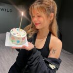 Chonnasorn Sajakul Instagram - HAPPY 2 YEARS SOLO DEBUT ANNIVERSARY TO ME 🎂 Wow it really felt like yesterday when I first recorded and filmed the music video for Sharp Objects 🥹 Time really flies don’t you think? I wanted to say thank you to all of you who’ve been supporting my music since day one 💗 You guys are the reason why I still continue doing music and you guys are one of my biggest motivations. I’ve been enjoying every single moment of this journey and I’ve grown so much in the past 2 years as a soloist. There are still so many things I want to accomplish, and there are still so many more of you from around the world that I didn’t get to meet in person yet. I promise to create more opportunities so that I can perform for every single one of you! I love you all from the bottom of my heart! Cheers to more to come 😁 솔로 데뷔 벌써 2년 됬네요?! 시간 참 빠르지 않아요?! 씨엘씨 있을 때 부터 항상 함께 옆에 있어주고 응원해줘서 너무 감사해요 여러분! 제가 더 열심히 할테니까 끝까지 같이 즐겨줬으면 좋겠어요 💞 한국 팬여러분 항상 고맙고 너무 보고싶어요! 우리 언제 또 만나지? วันนี้ครบรอบเดบิวต์ในฐานะศิลปินเดี่ยวของสร เอาจริงๆ ยังแอบซ็อคอยู่เลยที่เวลาผ่านไปเร็วมากกกกกก สรอยากจะขอบคุณแฟนๆ ชาวไทยทุกคนที่คอยเป็นกำลังใจและสนับสนุนผลงานเพลงของสรตลอด 2 ปีที่ผ่านมา สรจะตั้งใจทำงานและทำผลงานเพลงมาให้ทุกคนได้ฟังอีกเรื่อยๆ ขอให้ทุกคนอยู่ด้วยกันไปนานๆ นะคะ แล้วเจอกันเร็วๆ นี้นะ รักทุกคนเสมอ 💞