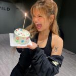 Chonnasorn Sajakul Instagram - HAPPY 2 YEARS SOLO DEBUT ANNIVERSARY TO ME 🎂 Wow it really felt like yesterday when I first recorded and filmed the music video for Sharp Objects 🥹 Time really flies don’t you think? I wanted to say thank you to all of you who’ve been supporting my music since day one 💗 You guys are the reason why I still continue doing music and you guys are one of my biggest motivations. I’ve been enjoying every single moment of this journey and I’ve grown so much in the past 2 years as a soloist. There are still so many things I want to accomplish, and there are still so many more of you from around the world that I didn’t get to meet in person yet. I promise to create more opportunities so that I can perform for every single one of you! I love you all from the bottom of my heart! Cheers to more to come 😁 솔로 데뷔 벌써 2년 됬네요?! 시간 참 빠르지 않아요?! 씨엘씨 있을 때 부터 항상 함께 옆에 있어주고 응원해줘서 너무 감사해요 여러분! 제가 더 열심히 할테니까 끝까지 같이 즐겨줬으면 좋겠어요 💞 한국 팬여러분 항상 고맙고 너무 보고싶어요! 우리 언제 또 만나지? วันนี้ครบรอบเดบิวต์ในฐานะศิลปินเดี่ยวของสร เอาจริงๆ ยังแอบซ็อคอยู่เลยที่เวลาผ่านไปเร็วมากกกกกก สรอยากจะขอบคุณแฟนๆ ชาวไทยทุกคนที่คอยเป็นกำลังใจและสนับสนุนผลงานเพลงของสรตลอด 2 ปีที่ผ่านมา สรจะตั้งใจทำงานและทำผลงานเพลงมาให้ทุกคนได้ฟังอีกเรื่อยๆ ขอให้ทุกคนอยู่ด้วยกันไปนานๆ นะคะ แล้วเจอกันเร็วๆ นี้นะ รักทุกคนเสมอ 💞