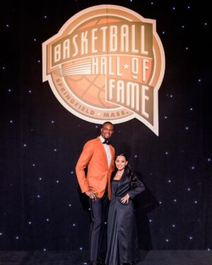 Chris Bosh Instagram - What a night. And the orange jacket fits just right. 

Honored to receive my @hoophall ring and jacket tonight beside some legends of the game. Big speech tomorrow. Can’t wait. #BoshHoF #21HoopClass