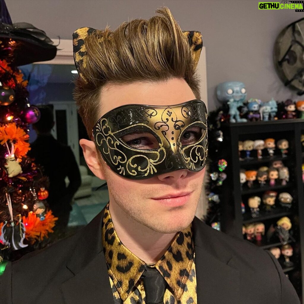 Chris Colfer Instagram - Had a real SCREAM at the #HalloweenKills premiere last night. (Actually, several screams!) Why can’t every premiere be a costume party? Thank you @charles_dujic for the purrrfect hair.