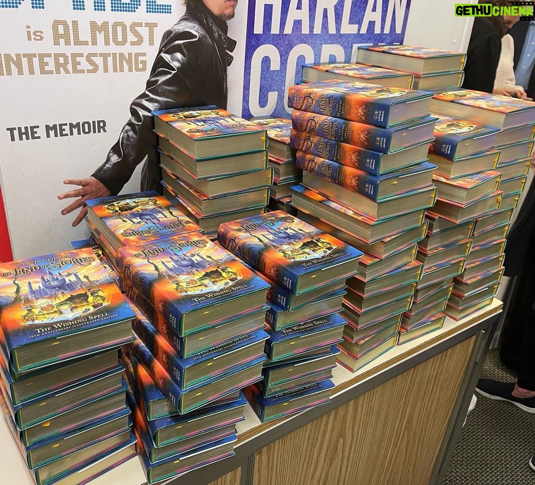 Chris Colfer Instagram - HUGE thank you to everyone who came to see me at Bookends in Ridgewood, NJ last night! I was so touched by the turnout, especially by how many of you attended my first Bookends signing TEN YEARS AGO! 😱🥰 The store still has some signed copies if you weren’t able to make it! 🤓👍