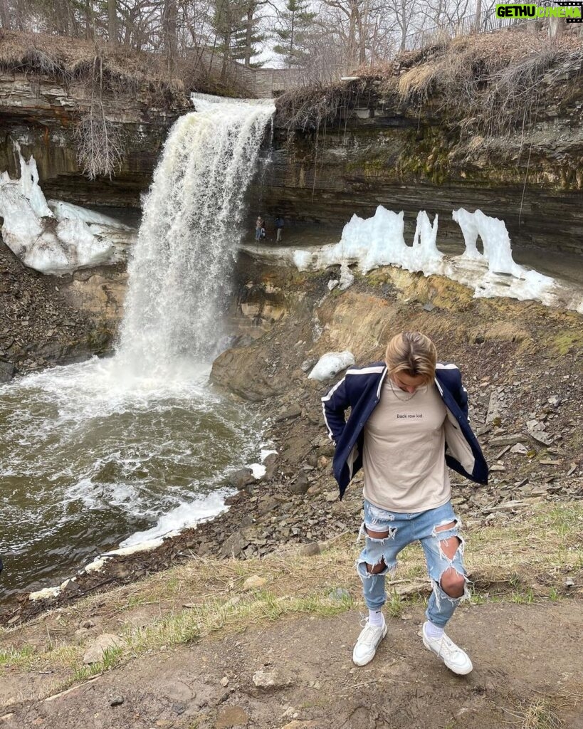 Chris Hughes Instagram - Always take the scenic route! Nature will never be boring 😍 Had the best time here in Minnesota and Chicago. Travelling and seeing the world has always been something that continues to fascinate me, there’s so much beauty on this planet, America never disappoints. @meetminneapolis #MeetMPLS Minnehaha Falls