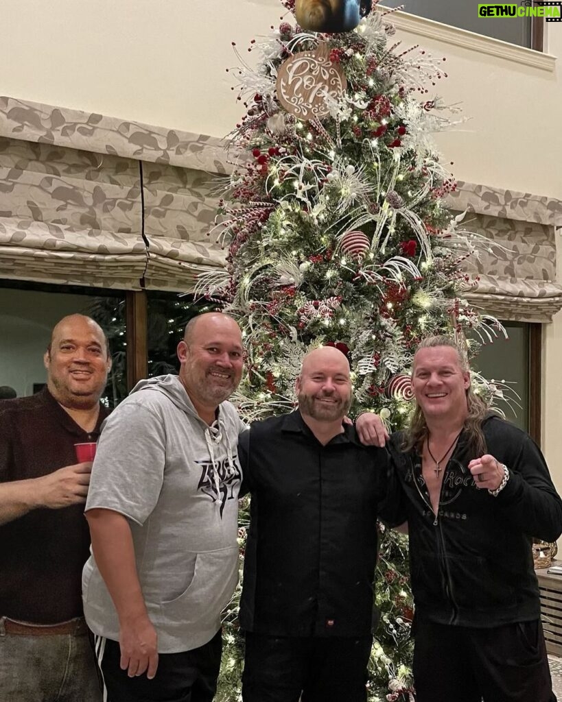 Chris Jericho Instagram - Merry Christmas from the “Jim Greenleaf Appreciation Society”! Hope everybody has a DoubleDose of Christmas cheer! Spring Break