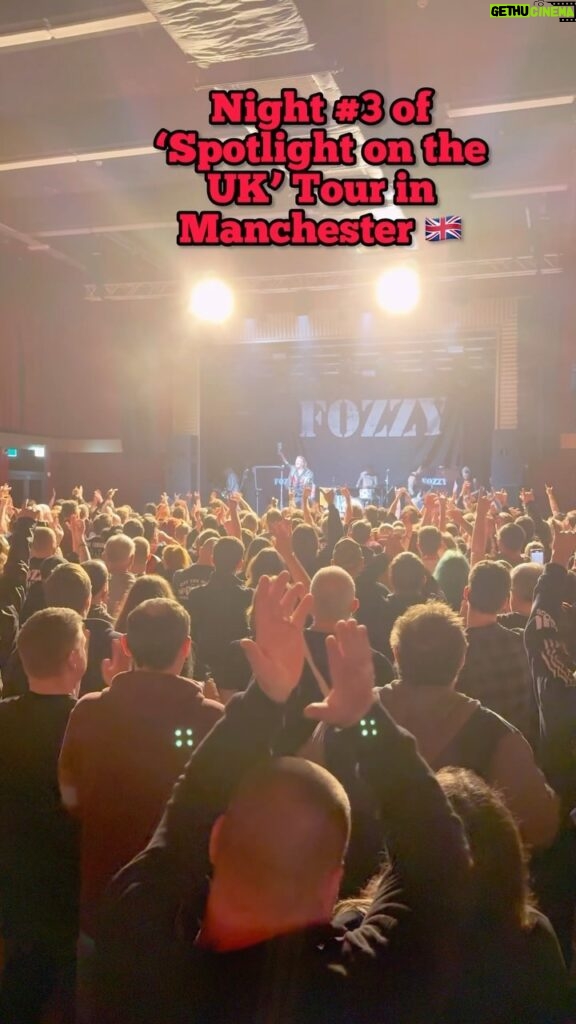 Chris Jericho Instagram - Another AMAZING night on the @fozzyrock #SpotlightOnTheUK Tour!! Thx to all of our fans in #Manchester and beyond for coming out!! This is the BIGGEST run in #Fozzy History!! We’ll see you on Tuesday at @qmunion in Glasgow!! 🎥: @jaydeeandcoke Manchester, United Kingdom