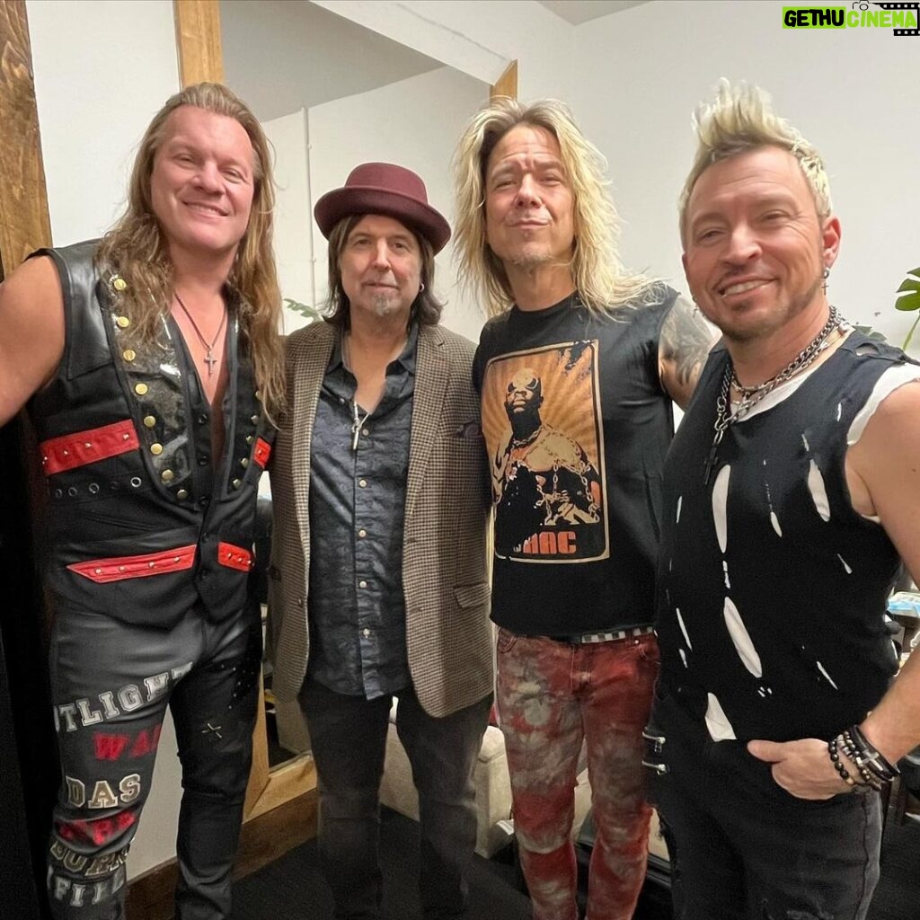 Chris Jericho Instagram - Always a blast to hang with our bro #PhilCampbell, one of my favorite people in the biz, at our SOLD OUT gig in Cardiff tonight! Phil said we “were tight and LOUD AS HELL!” And when the guitar player of @officialmotorhead says we were loud…you know it’s LEGIT! Congrats @officialsamabernathy! 🤣See everybody TOMORROW in Bradford for our SOLD OUT show at @nightrainbradford! @fozzyrock @phil_campbell_and_the_bs @tramshedcardiff Tramshed Cardiff