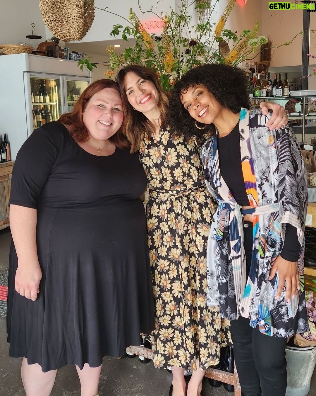 Chrissy Metz - 41.3K Likes - Sing it with me…reunited and it feels so good! Love you Ladies!
@mandymooremm @susankelechiwatson @nbcthisisus #thisisus #stillus