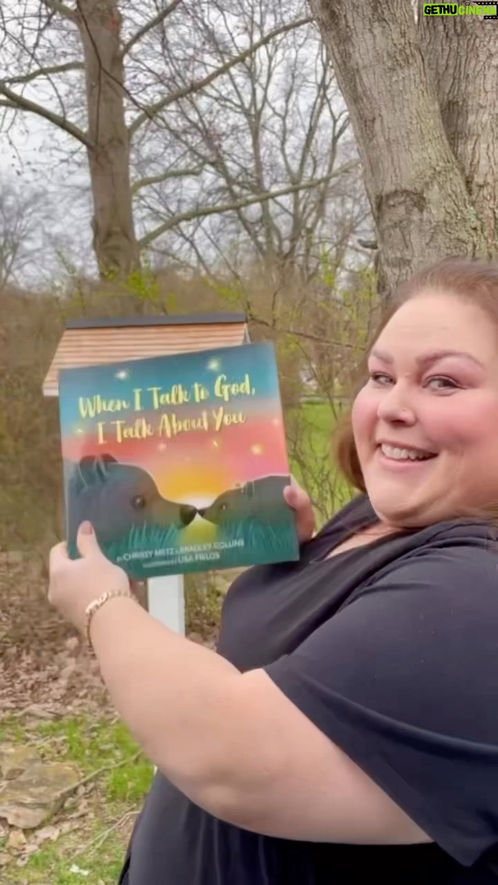 Chrissy Metz Instagram - Celebrating ONE MONTH of โWhen I Talk to God, I Talk About Youโ with some @littlefreelibrary love ๐ป๐
๐ nashville, keep your eyes out for them!! Nashville, Tennessee