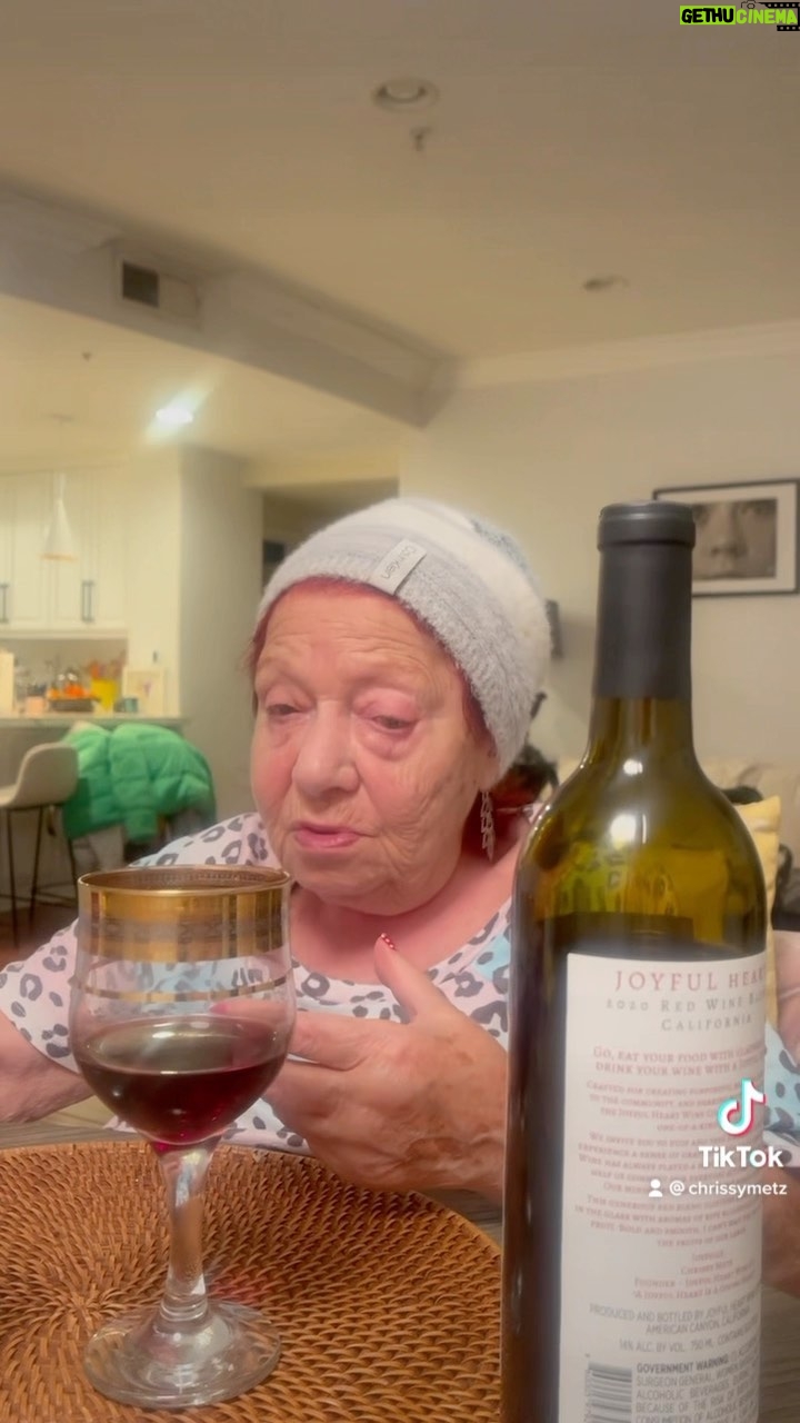 Chrissy Metz Instagram - Babu reviews @joyfulheartwineco🍷😍 If this doesn’t make you want a bottle, I don’t know what would! @isabellefuhrman #nationaldrinkwineday