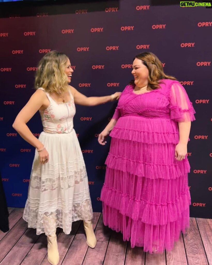 Chrissy Metz Instagram - Throwin’ it back on a Thursday to last month’s @opry evening with the absolutely radiant @msbethanyjoylenz 🩷✨🌸 Grand Ole Opry