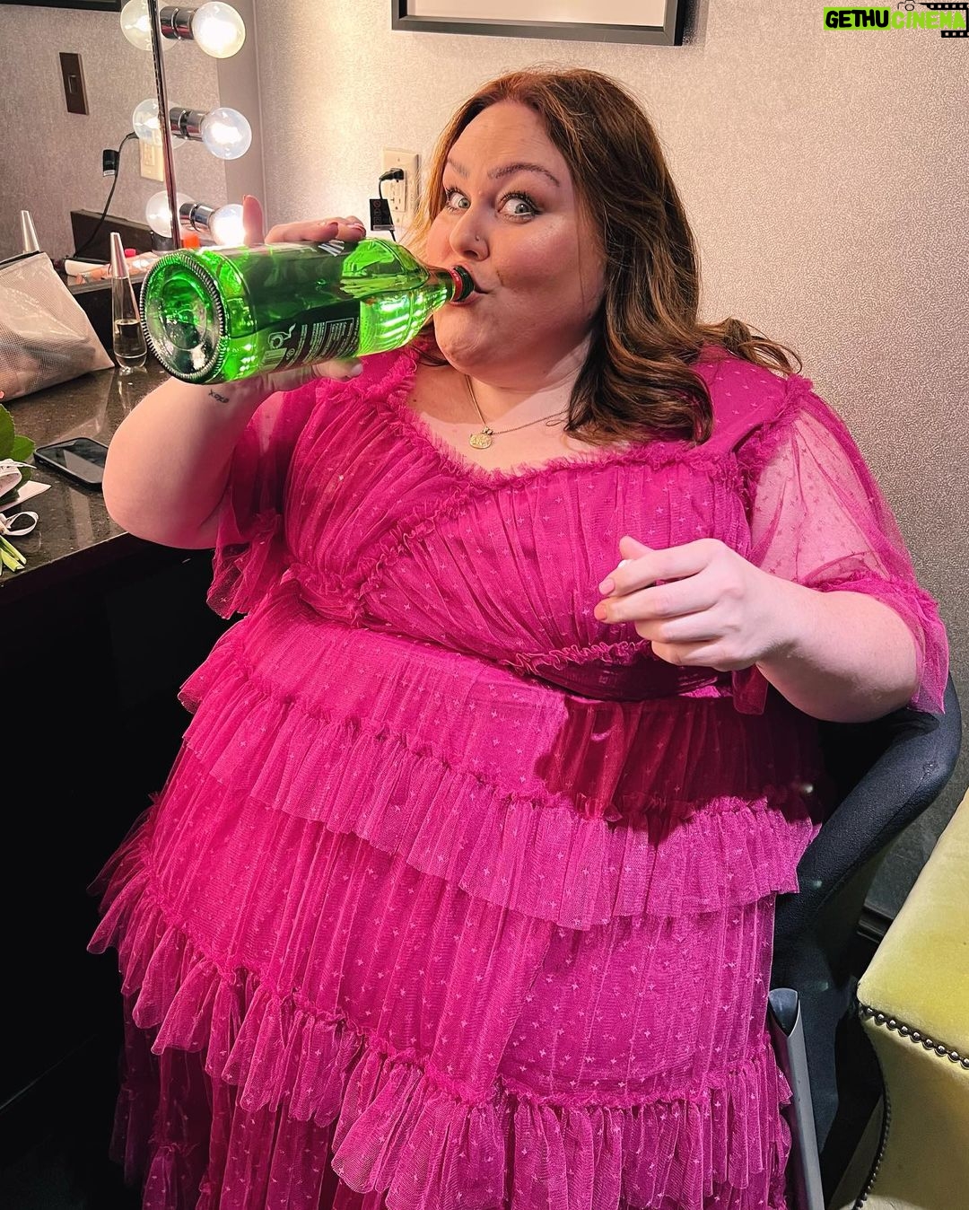 Chrissy Metz Instagram - Throwin’ it back on a Thursday to last month’s @opry evening with the absolutely radiant @msbethanyjoylenz 🩷✨🌸 Grand Ole Opry