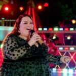 Chrissy Metz Instagram - Santa Claus is comin’ to town! 🎅🎶 you can watch the #disneyholidaycelebration right now on Hulu and Disney+! @disney @disneyplus @hulu @waltdisneyworld Disney World