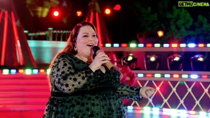Chrissy Metz Instagram - Santa Claus is comin’ to town! 🎅🎶 you can watch the #disneyholidaycelebration right now on Hulu and Disney+! @disney @disneyplus @hulu @waltdisneyworld Disney World