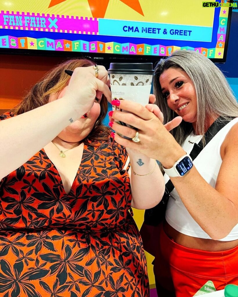 Chrissy Metz Instagram - When your sisters crash the meet & greet line #CMAfest 📸: @alexandra.arielle.productions (photos 2-4) Nashville, Tennessee