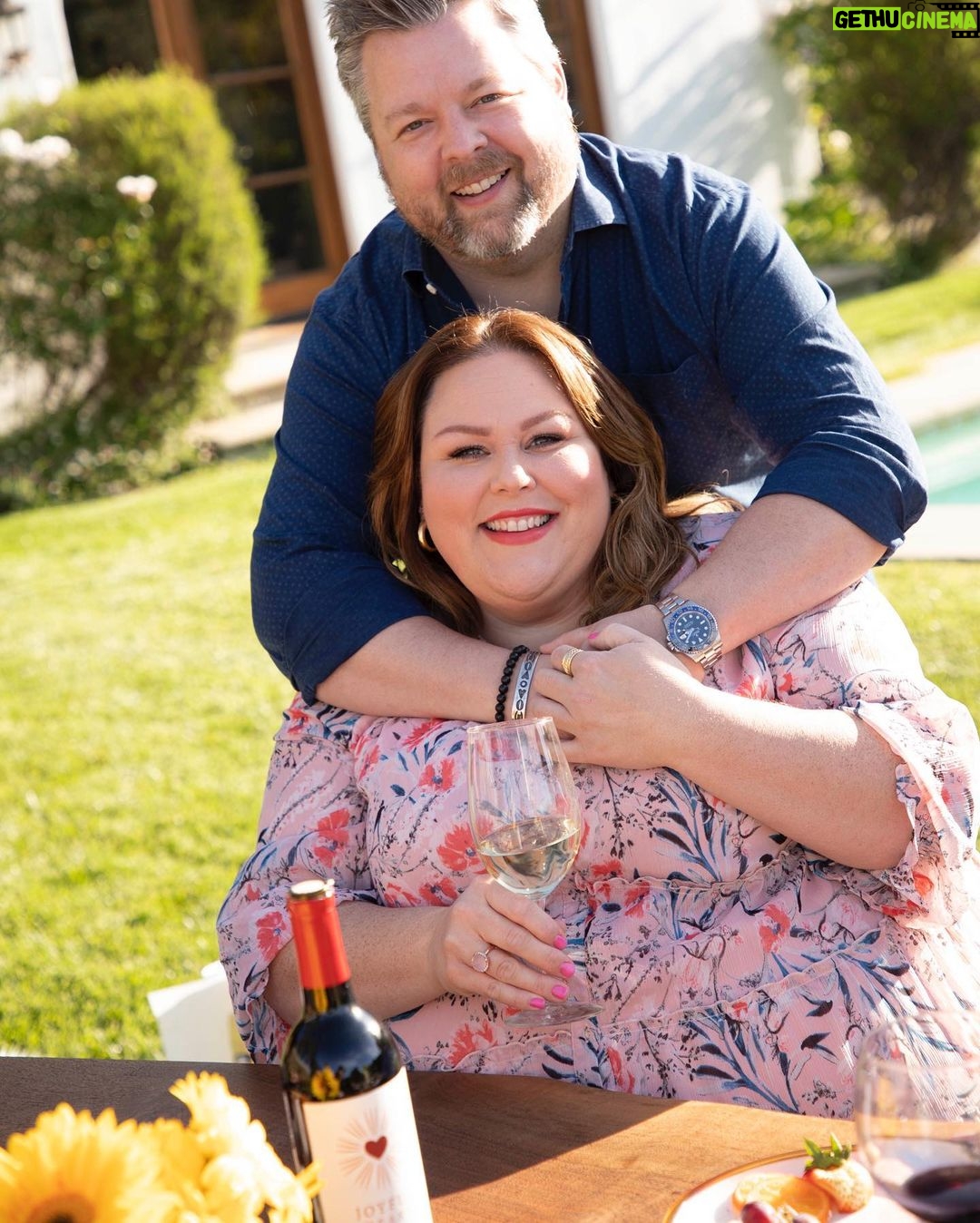 Chrissy Metz Instagram - I have a very joyful heart today… because it’s NATIONAL WINE DAY!!! Y’all go celebrate with a glass of @joyfulheartwineco ❤️🍷🍇 #nationalwineday