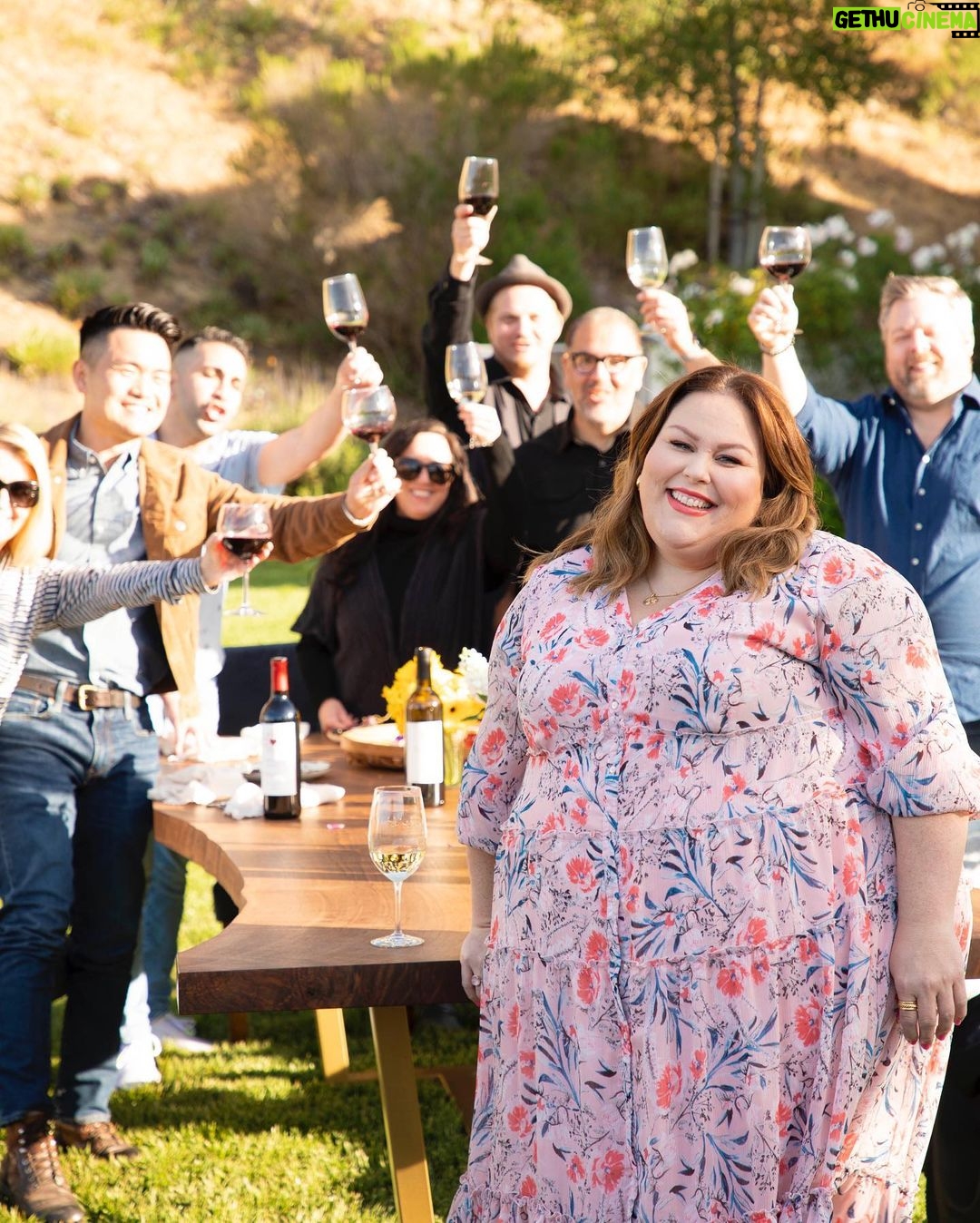 Chrissy Metz Instagram - I have a very joyful heart today… because it’s NATIONAL WINE DAY!!! Y’all go celebrate with a glass of @joyfulheartwineco ❤️🍷🍇 #nationalwineday