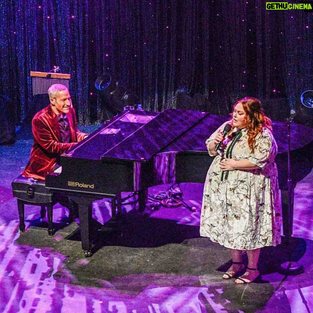 Chrissy Metz Instagram - What a magical time on tour with @therealjimbrickman so far!! We’ll see you this weekend in Cleveland! Then Tuesday in Nashville and Friday in Pensacola! 🎄 who’s coming? Cleveland, Ohio