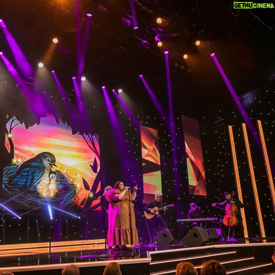 Chrissy Metz Instagram - TONIGHT! Tune in to the 30th @movieguide awards at 9pm ET / 6pm PT on @up_tv! Was such an honor to perform “Send Up A Prayer” from #prayedforthisday!! 🪺🌅💗🎬