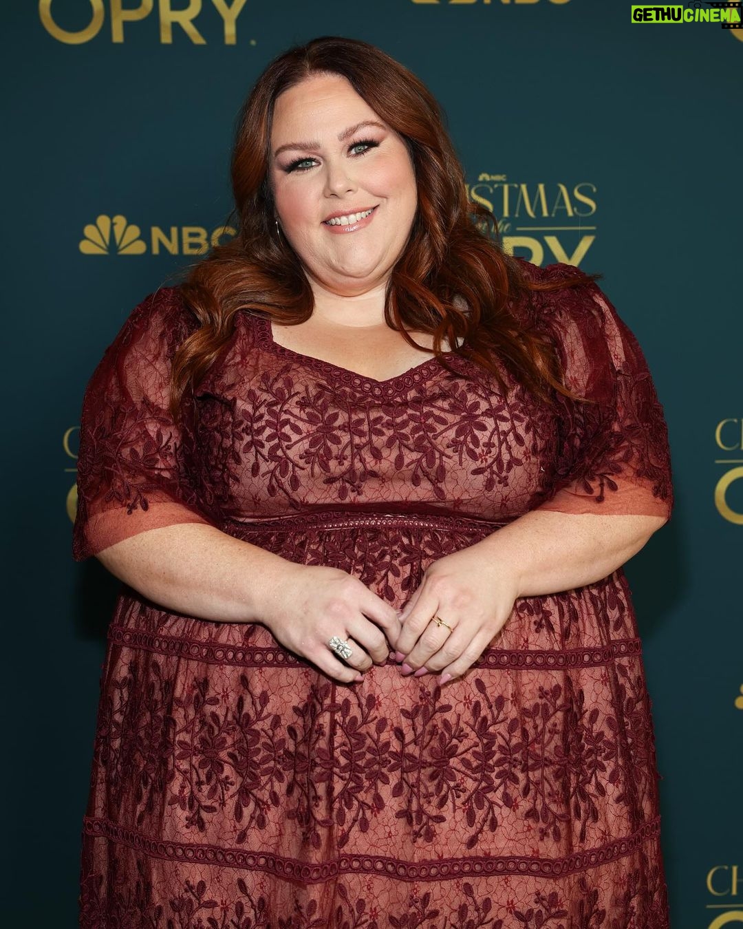 Chrissy Metz Instagram - TONIGHT! 🎄❤️ Had so much fun performing on “Christmas at the Opry”! Tune in this evening at 8/7c on @nbc! Grand Ole Opry